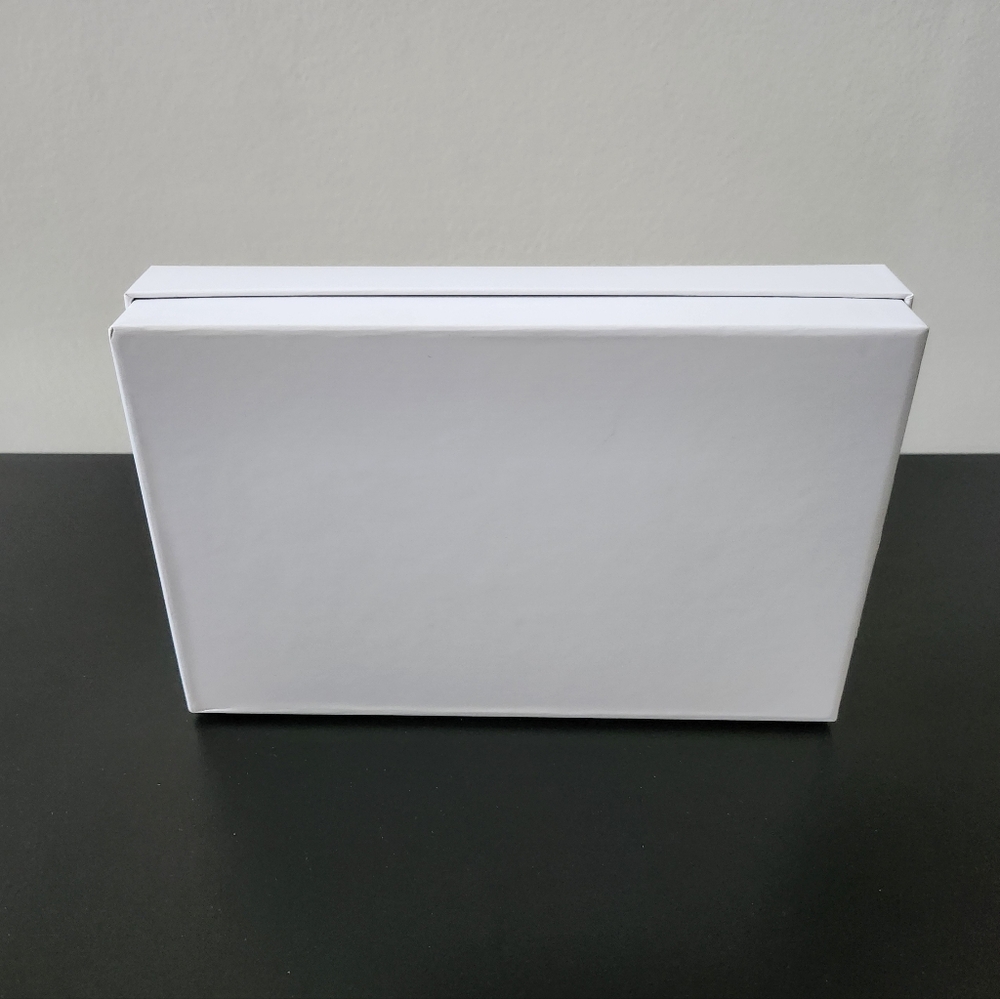 Dooney L White Wallet Box - Picture 4 of 10